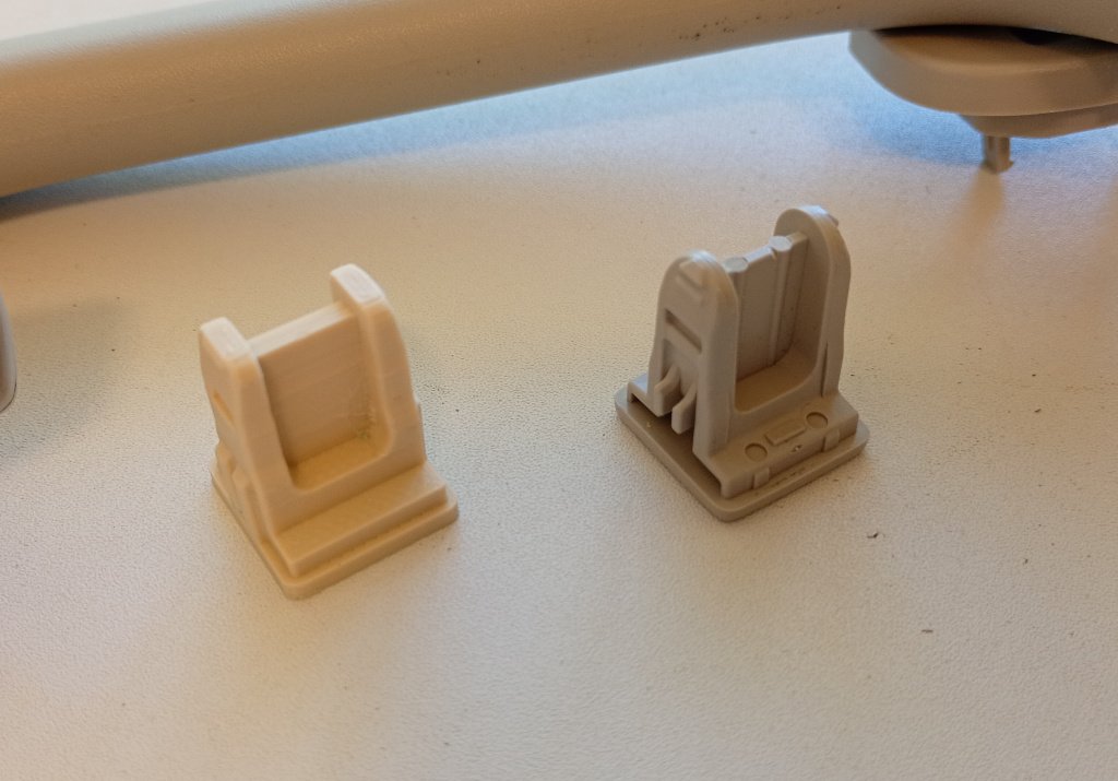 The picture shows two retainer plugs for the Koleos grab handles. The one of the right is the original. The one on the left is my replacement design.